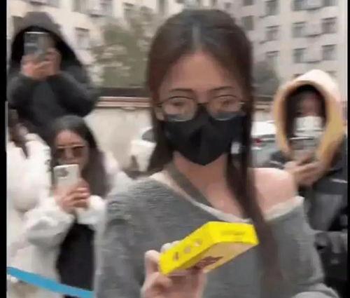 娱乐八卦事件爆料吃瓜,明星隐私大曝光,吃瓜群众狂欢时刻!